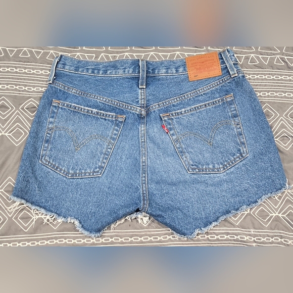 Levis 501 High Waisted Distressed Denim Shorts Size 29 - Picture 2 of 8